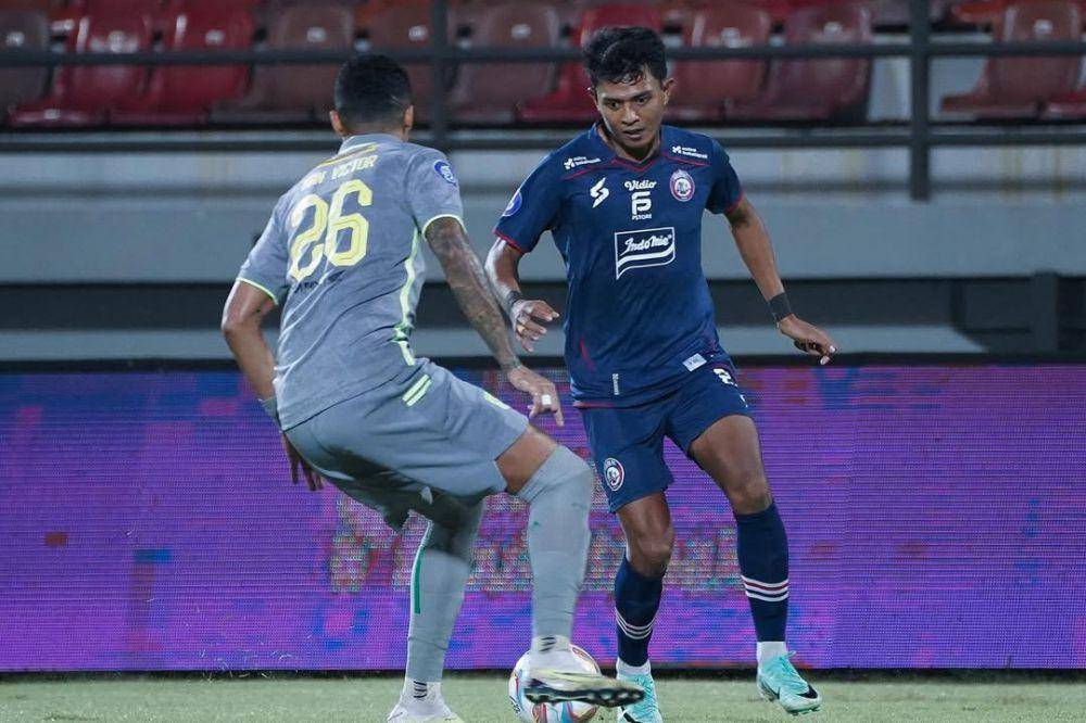 Arema FC dalam laga menghadapi Persebaya Surabaya pada putaran kedua Liga 1 2023/2024. (instagram.com/aremafcofficial)