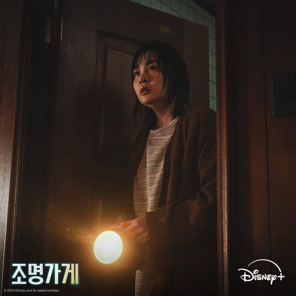 still cut drama Korea Light Shop (instagram.com/disneypluskr)