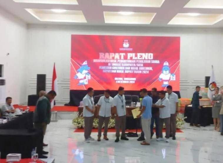 Proses rapat pleno di tingkat kabupaten oleh KPU Tanggamus. (Dok. KPU Lampung).