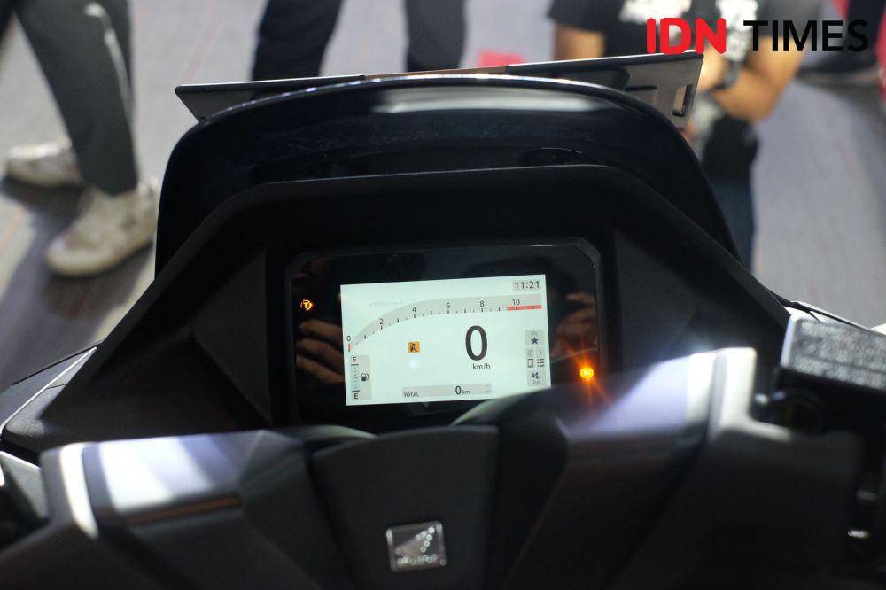 Panel instrumen layar TFT 5 inci (IDN Times/Fadhliansyah)