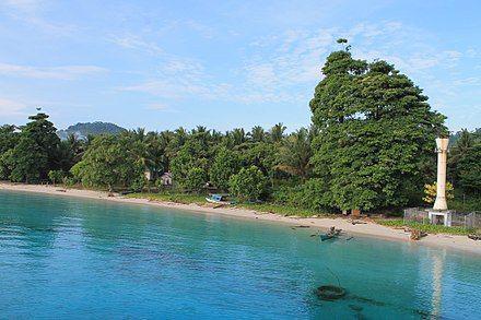 10 Pantai Cantik di Maluku yang Keindahannya Bikin Terkesima