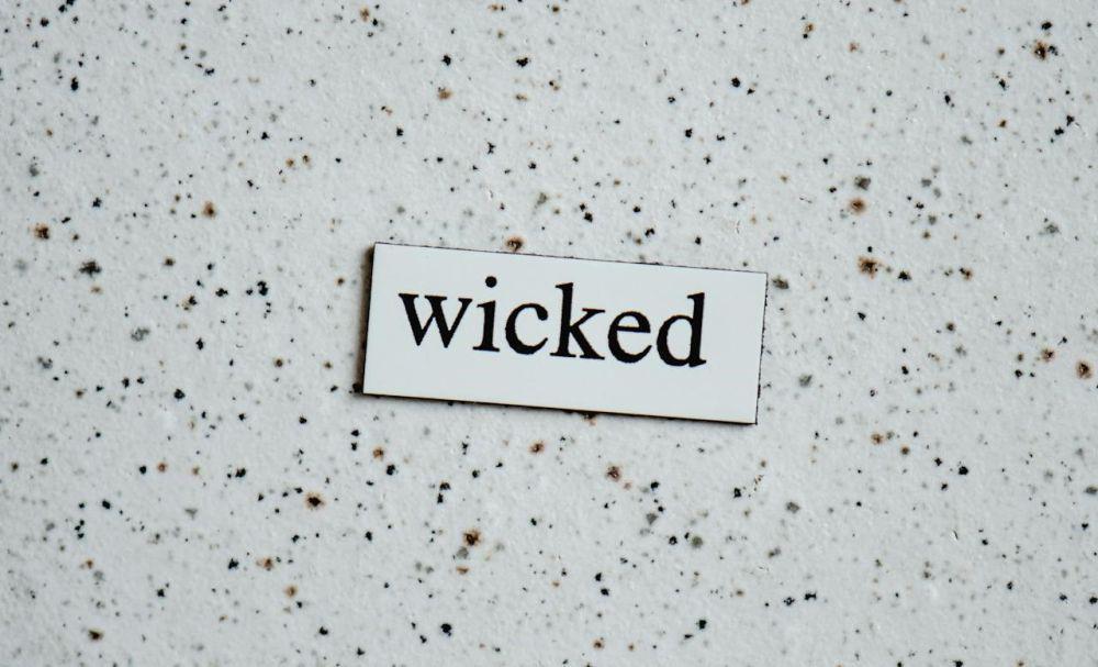 Apa Arti Wicked? Maknanya dalam Berbagai Konteks