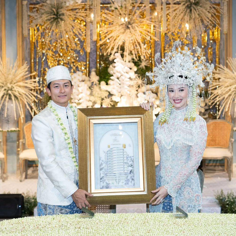 Mas kawin Rio Haryanto dan Athina Papadimitriou. (Instagram.com/rioharyantoracing)