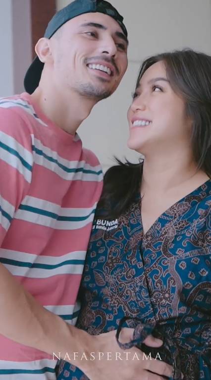 Vincent Verhaag dampingi Jessica Iskandar lahiran anak ketiga (Nafas Pertama via instagram.com/inijedar)