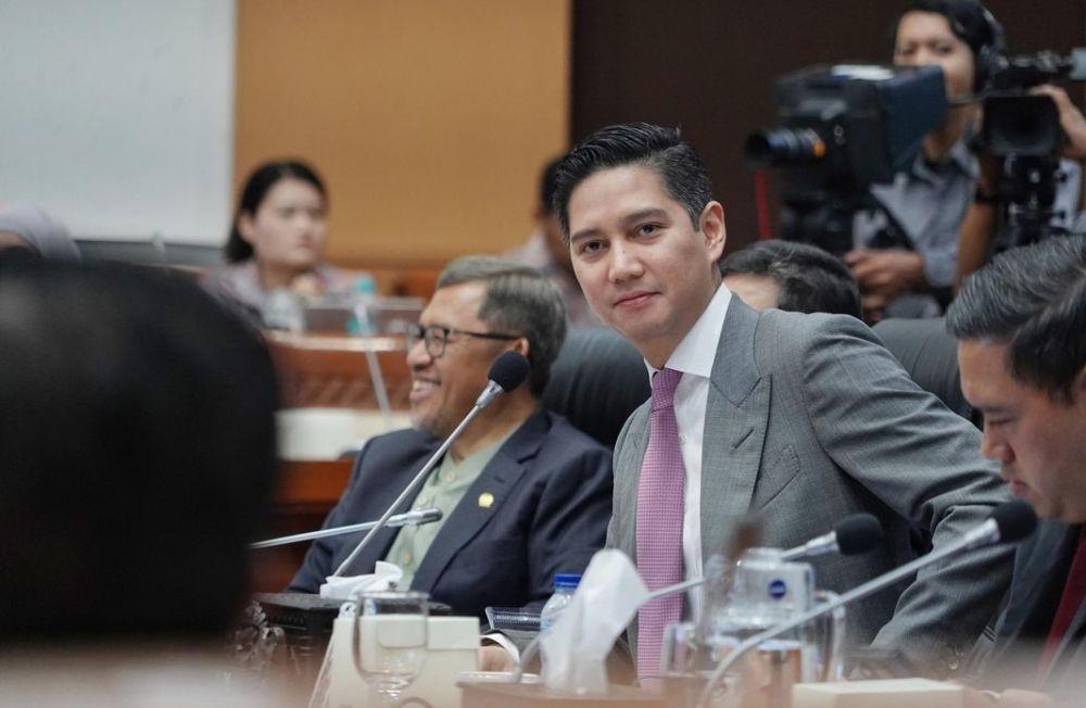 Wakil Ketua Komisi I DPR, Budi Djiwandono di kompleks parlemen. (www.instagram.com/@budidjiwandono)