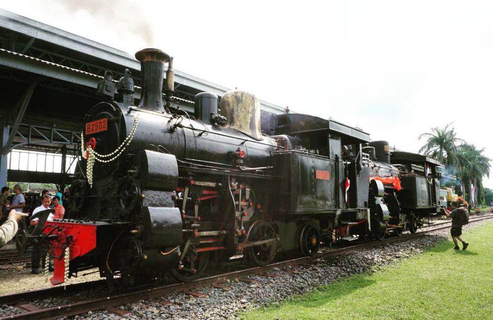 Lokomotif uap B2502 dan B2503 di Museum Ambarawa. (instagram.com/wisata.museumkeretaapiambarawa)