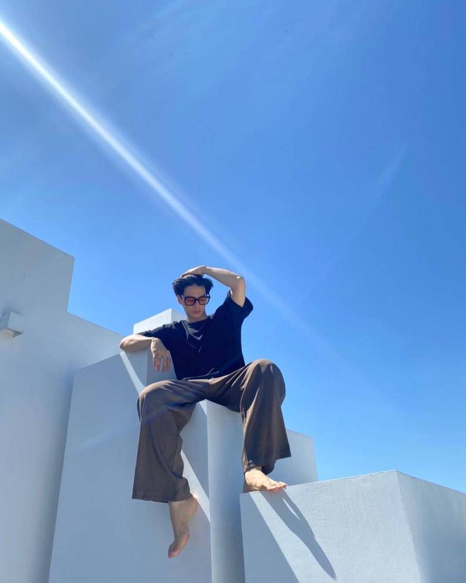 OOTD hitam ala Keng Harit (instagram.com/harit_keng)