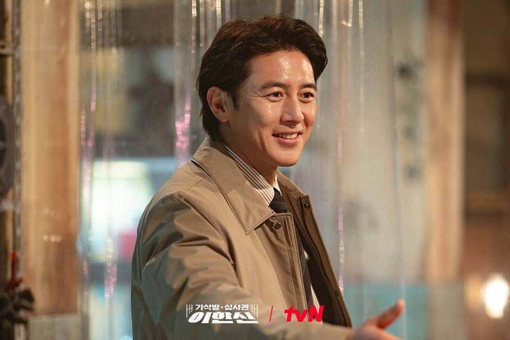 still cut drakor Parole Examiner Lee (instagram.com/tvn_drama)