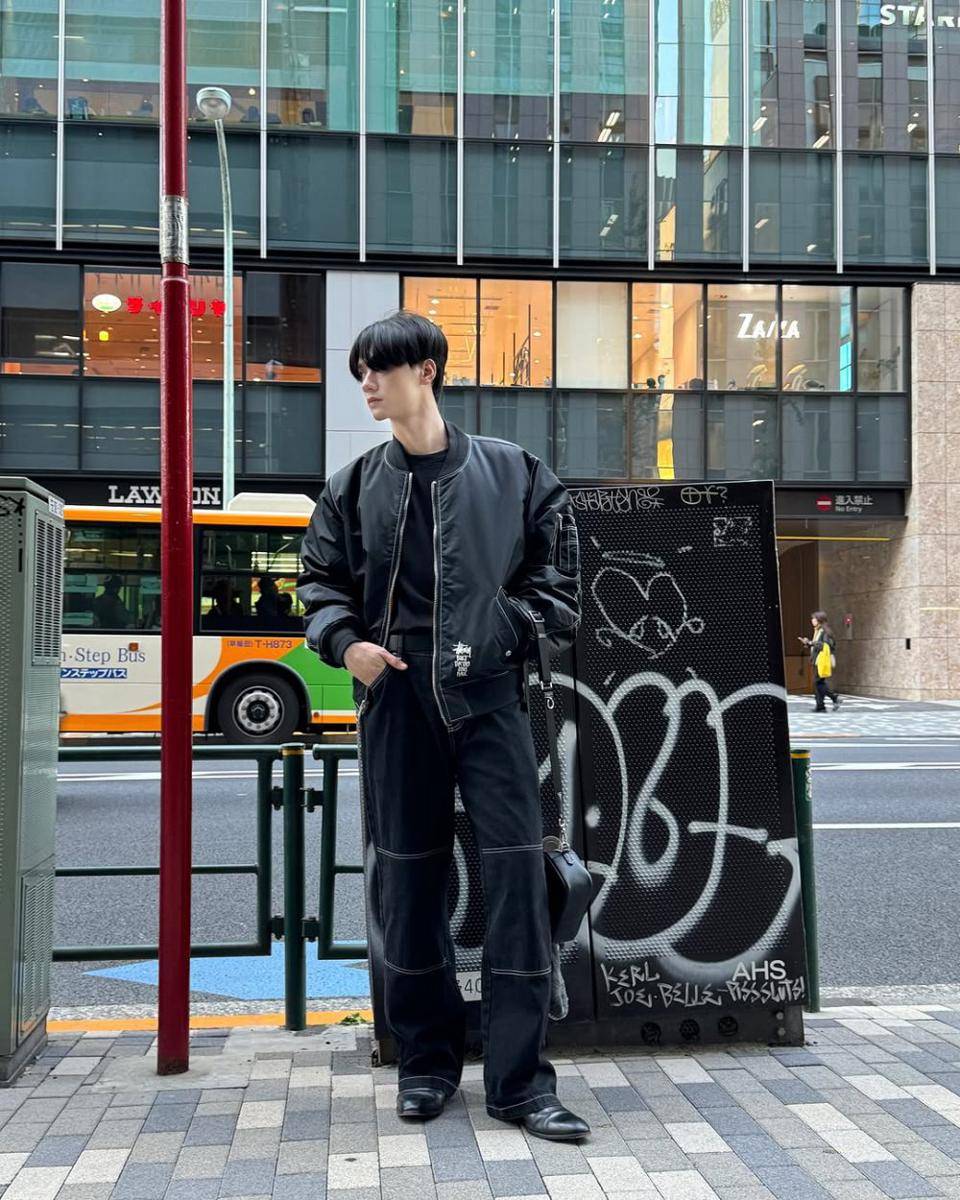 OOTD hitam ala Keng Harit (instagram.com/harit_keng)
