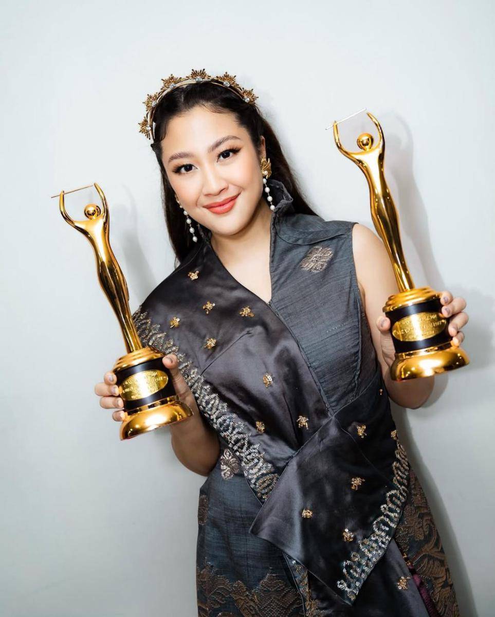 potret Sherina Munaf raih penghargaan AMI Awards 2024 (instagram.com/sherinamunaf)