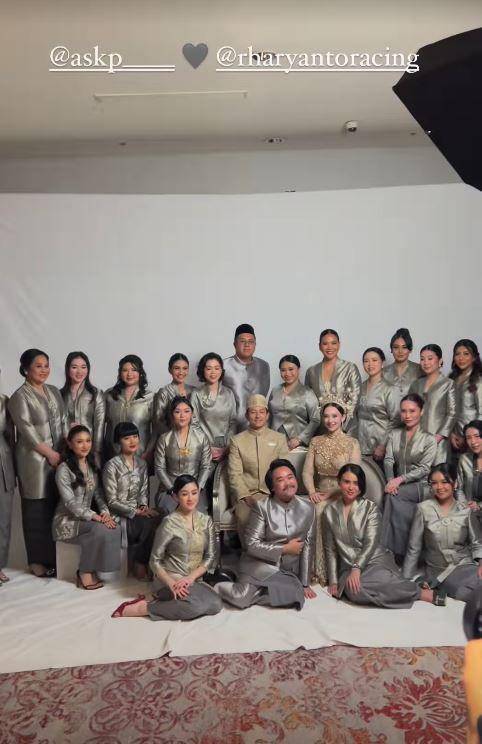 artis di resepsi Rio Haryanto dan Athina (Instagram.com/ayushita)