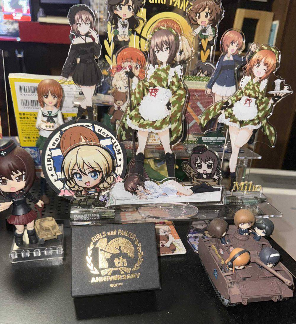 potret koleksi Girls und Panzer (reddit.com/r/GIRLSundPANZER)