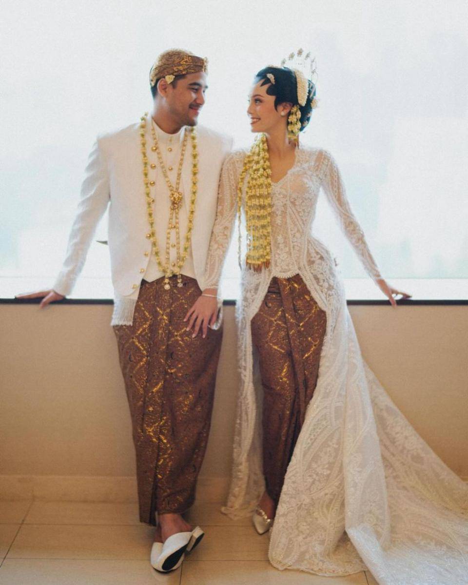 Kebaya pernikahan Anggika Bolsterli. (instagram.com/anggikabolsterli)