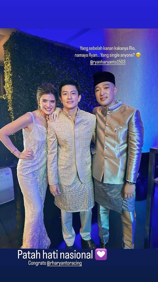 artis di resepsi Rio Haryanto dan Athina (Instagram.com/carissa_puteri)