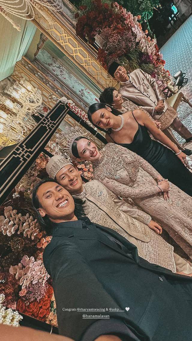 artis di resepsi Rio Haryanto dan Athina (Instagram.com/gelaelized)