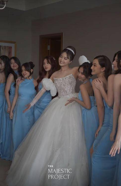 bridesmaid Nita Vior (Instagram.com/themajestic.project)
