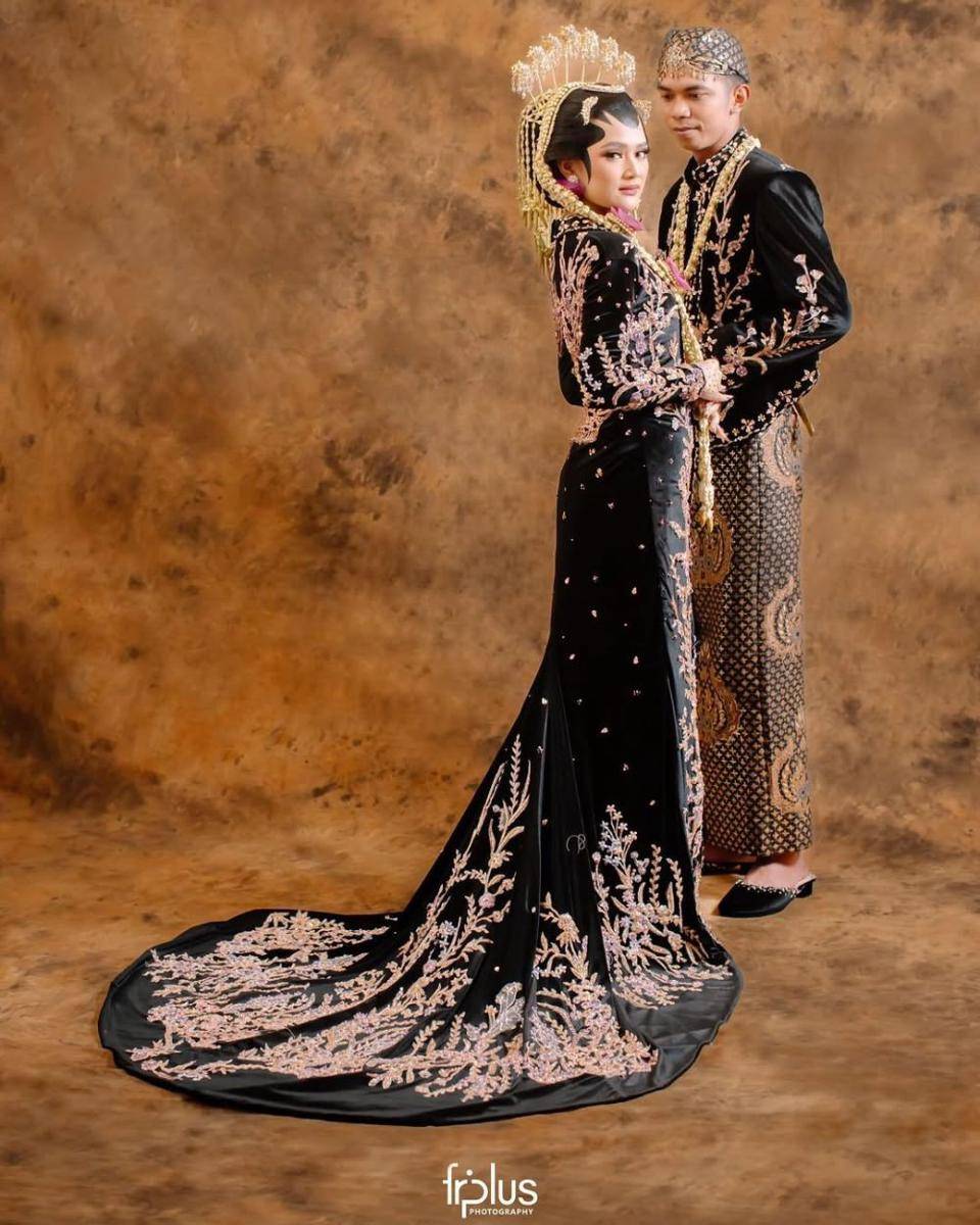 Kebaya pernikahan Nia LIDA. (instagram.com/lida2020.nia)