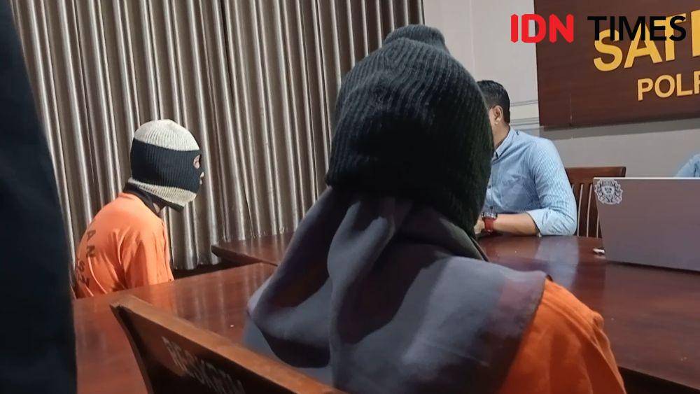 YF dan IF pelaku pembuang bayi saat diamankan di Mapolres Magetan. IDN Times/ Riyanto.