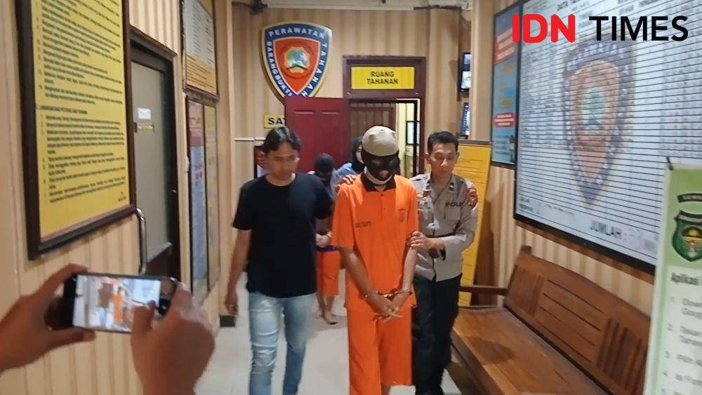 YF dan IF pelaku pembuang bayi saat diamankan di Mapolres Magetan. IDN Times/ Riyanto.