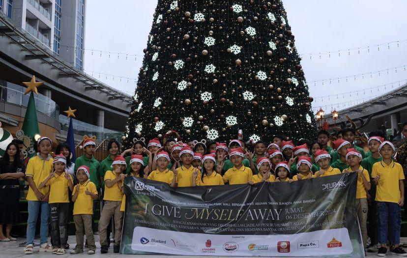 Berbagi Berkat Natal, Delipark Mall Ajak Panti Asuhan Rayakan Natal