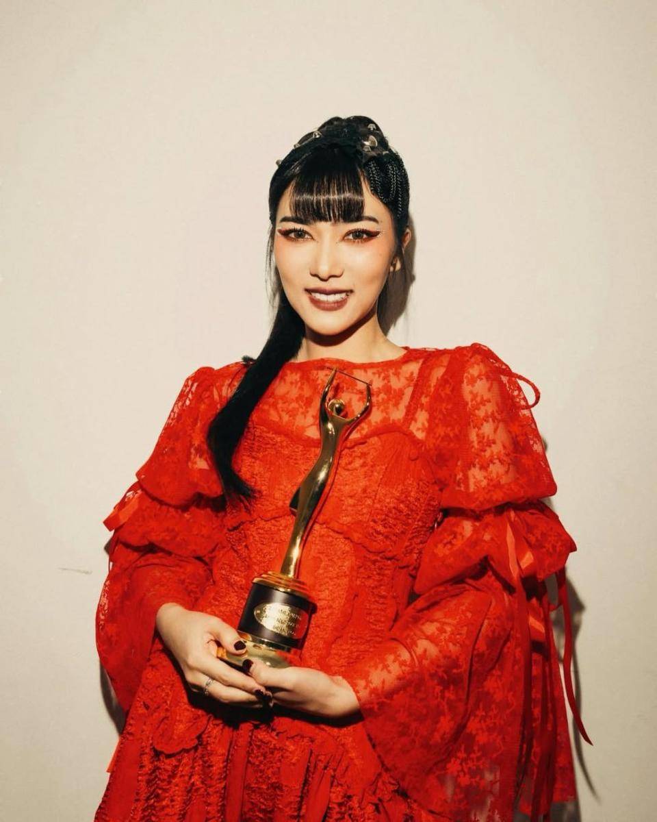 gaya artis di AMI Awards 2024 (instagram.com/isyanasarasvati)