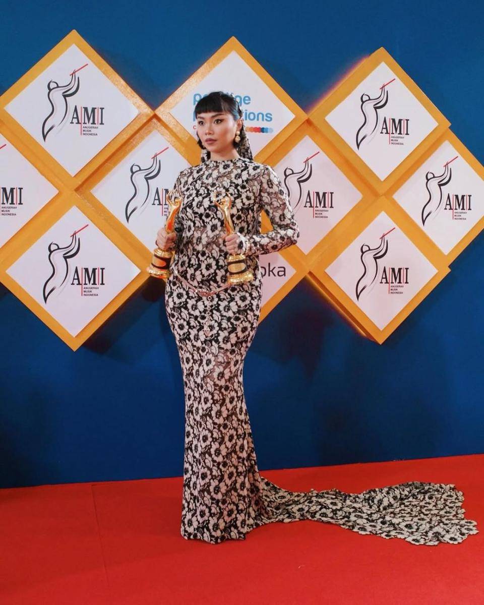 gaya artis di AMI Awards (instagram.com/madukina)