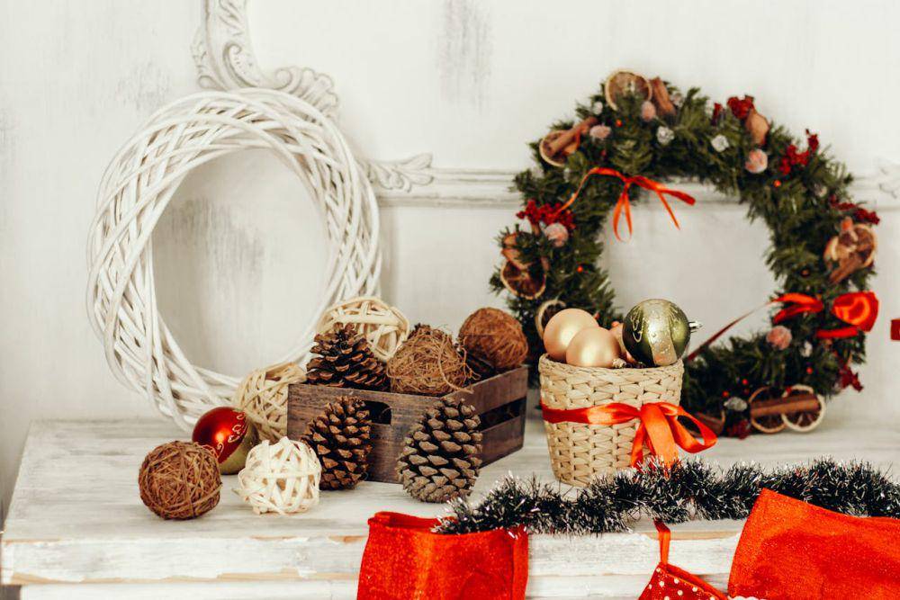 Ilustrasi dekorasi natal bertema minimalis (pexels.com/Irina Iriser)