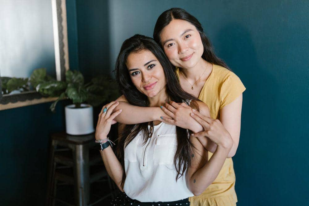 5 Alasan Kenapa Saudarimu adalah Sahabatmu