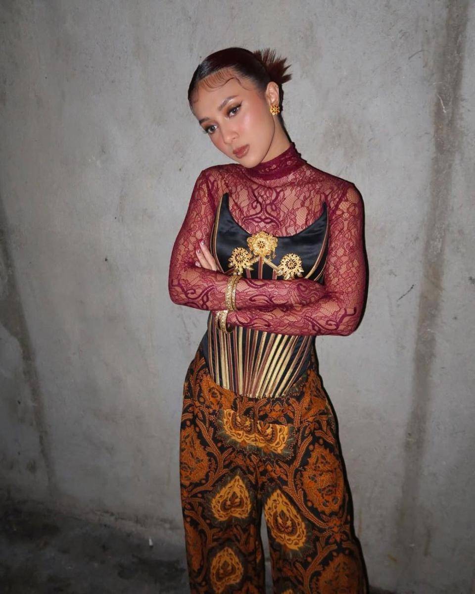 gaya artis di AMI Awards 2024 (instagram.com/rahmaniaastrini)