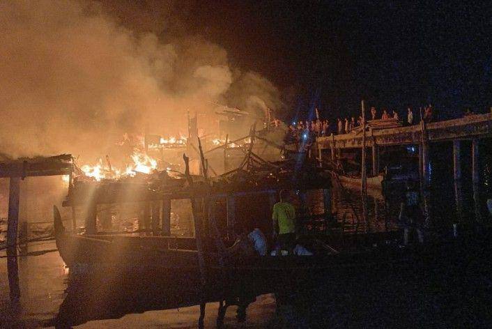 api dengan cepat menyambar rumah padat penduduk di Medan Belawan (dok.Polres Pelabuhan Belawan)