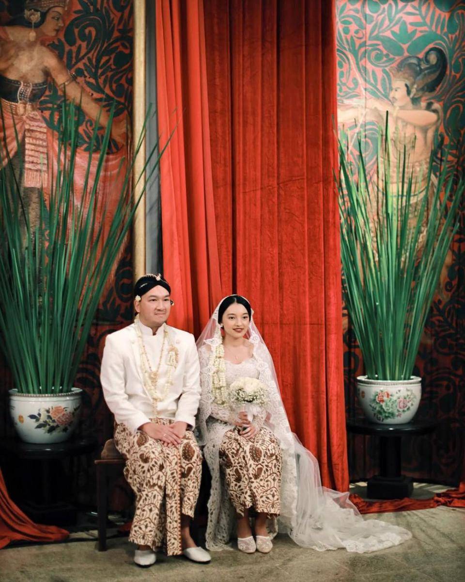 Kebaya pernikahan Nadia Soekarno. (instagram.com/nadiasoekarno)