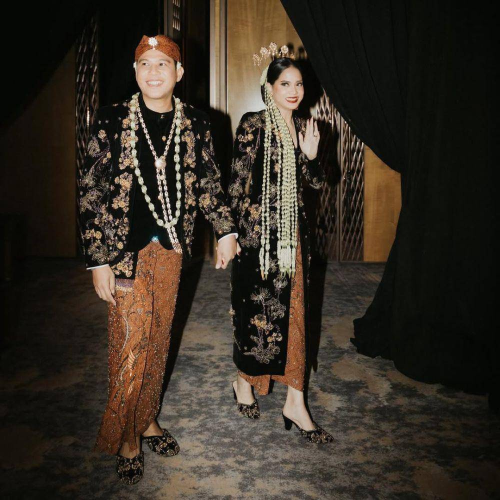 Kebaya pernikahan Dhabitannisa Auni dan Nino Kayam. (instagram.com/ninokayam)
