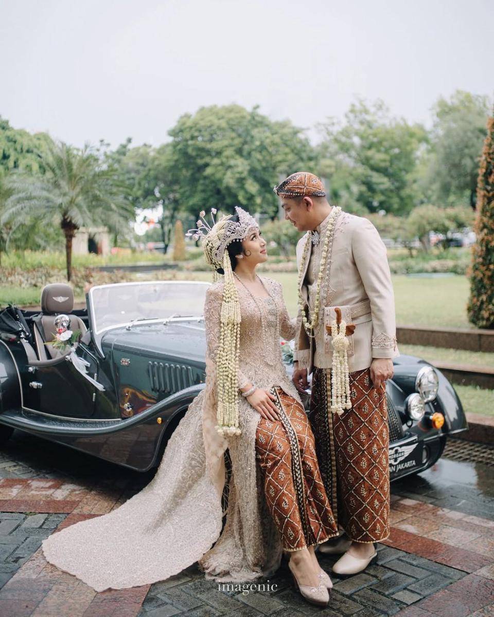 Kebaya pernikahan India Risa. (instagram.com/redberrywedding)