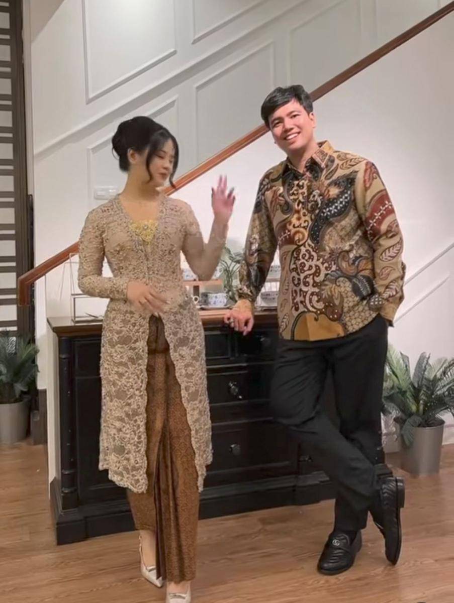 busana dan makeup lamaran Indah (instagram.com/indahtrp)