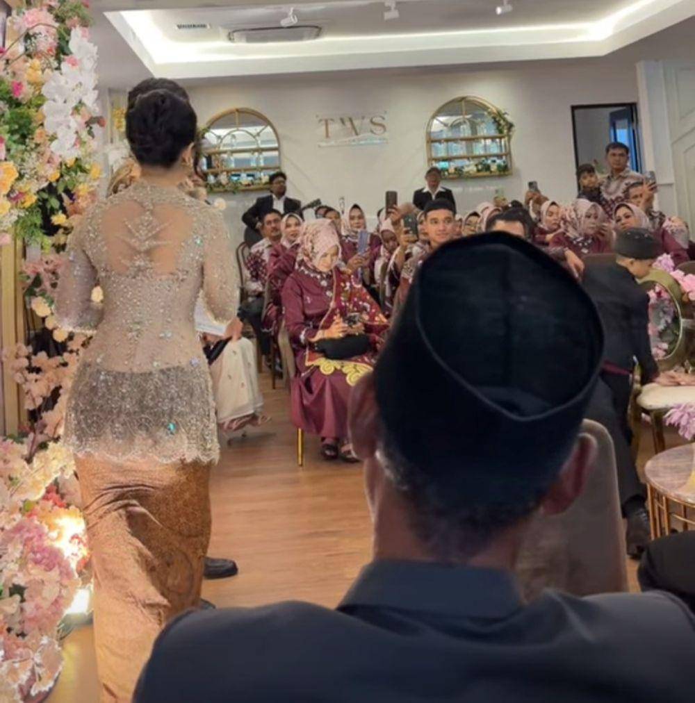 busana dan makeup lamaran Indah (instagram.com/indahtrp_)