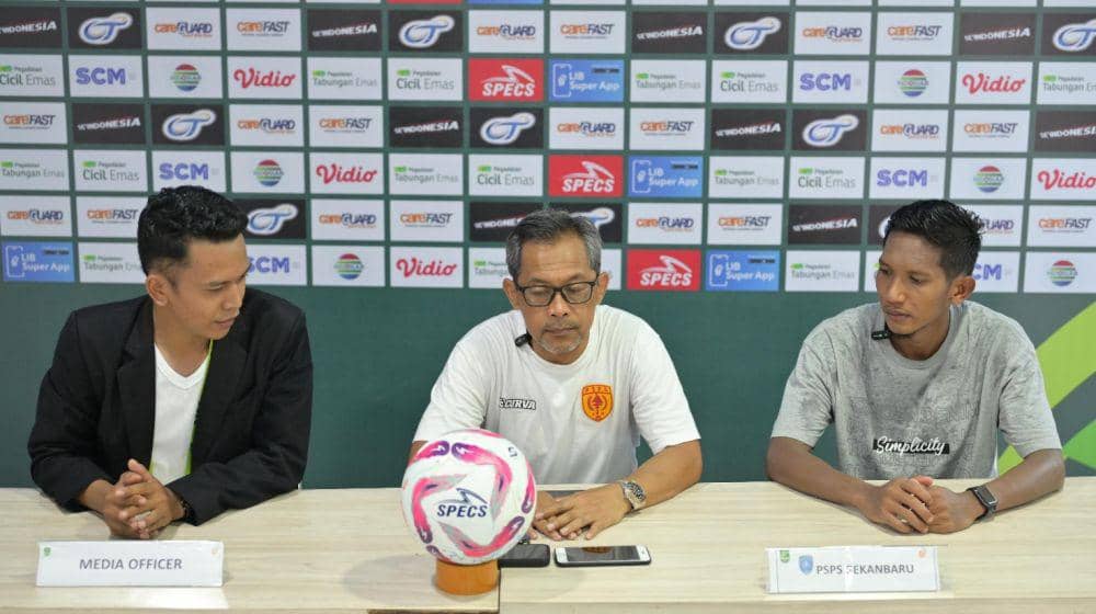 Pelatih PSPS Pekanbaru Aji Santoso saat presscon post match (IDN Times/ dok PSPS Pekanbaru)