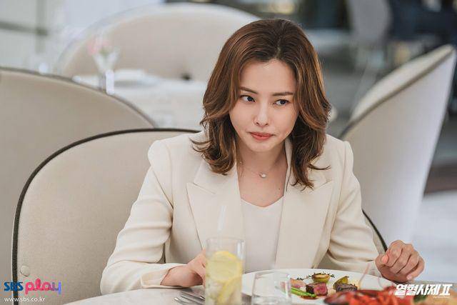 Park Kyung Sun (Lee Ha Nee) di drakor The Fiery Priest 2 (dok. SBS/The Fiery Priest 2)