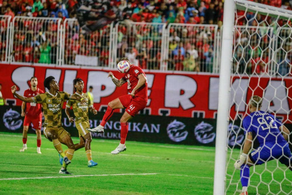 Salah satu momen laga pekan ke-13 BRI Liga 1 2024/25 antara Malut United versus Dewa United, Sabtu (7/12/2024). ANTARA FOTO/Andri Saputra/aww
