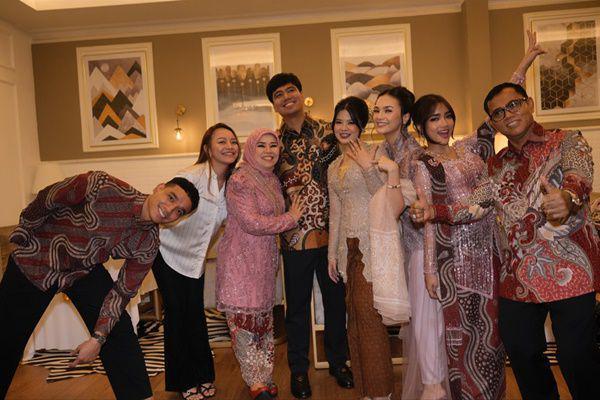 7 Potret Fuji dan Fadly di Lamaran Frans Faisal, Bahagia sampai Haru