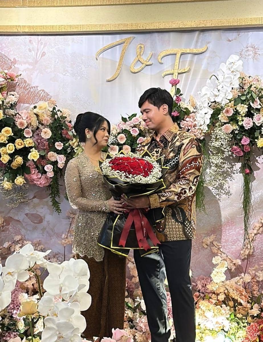 Lamaran Frans Faisal dan Indah. (Instagram.com/fransfaisal_)