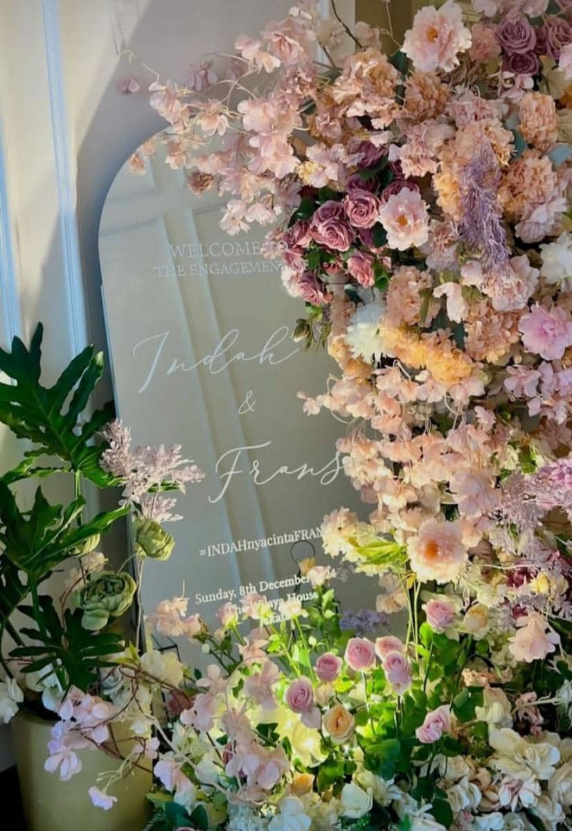 Lamaran Frans Faisal dan Indah. (Instagram.com/kaiawedding)