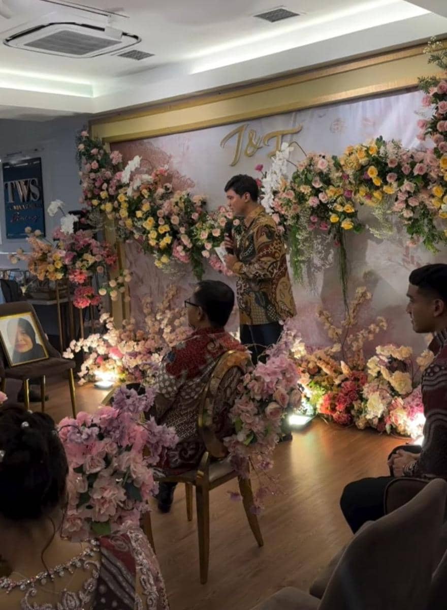 Lamaran Frans Faisal dan Indah. (Instagram.com/a2textile)