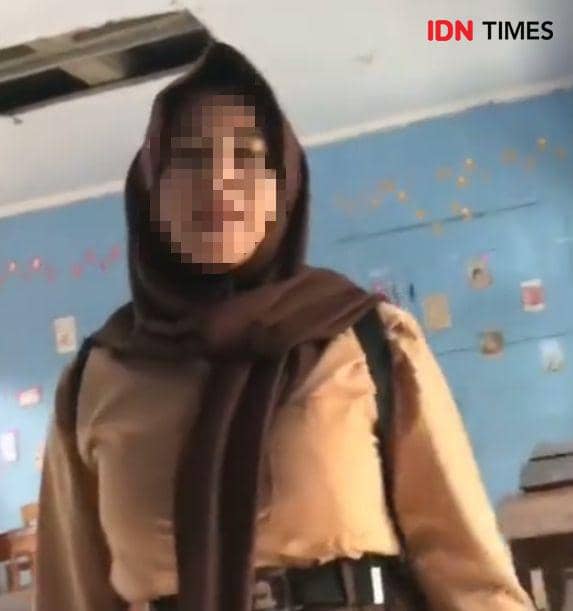 Tangkapan layar saat terduga pelaku buat konten di dalam ruang kelas (Dok/Istimewa)