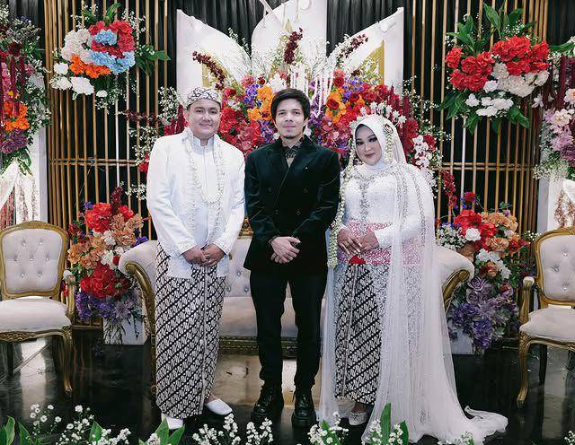 potret Atta Halilintar jadi saksi nikah timnya (Instagram.com/attahalilintar)