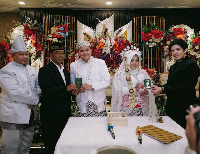 potret Atta Halilintar jadi saksi nikah timnya (Instagram.com/attahalilintar)