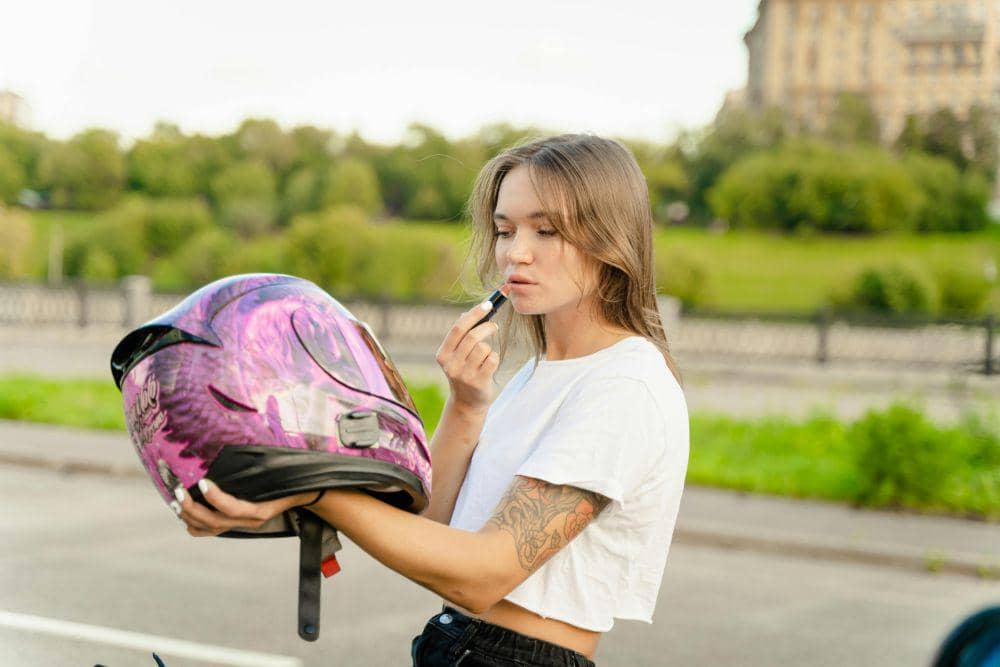 ilustrasi helm motor (pexels.com/Anastasia Shuraeva)