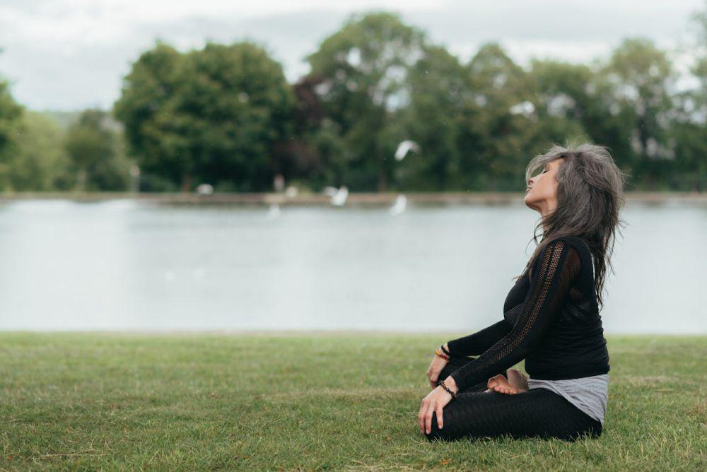 5 Hal Tentang Meditasi yang Orang Sering Kira Benar
