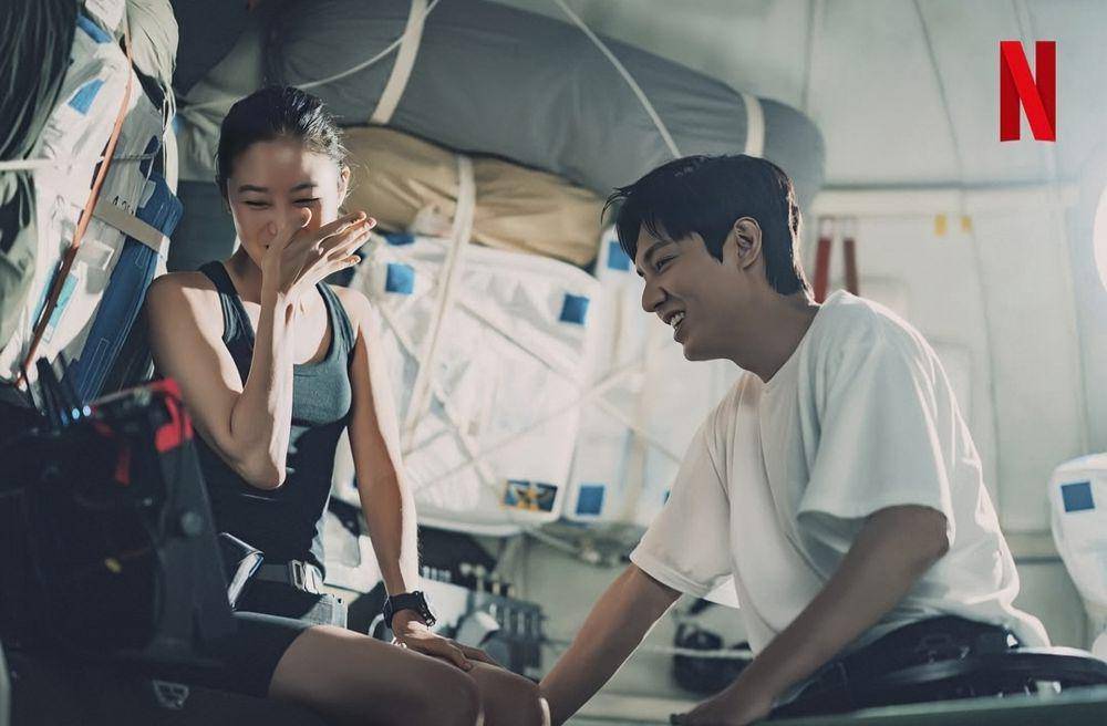 Cuplikan Lee Min Ho dan Gong Hyo Jin dalam drama When The Star Gossip