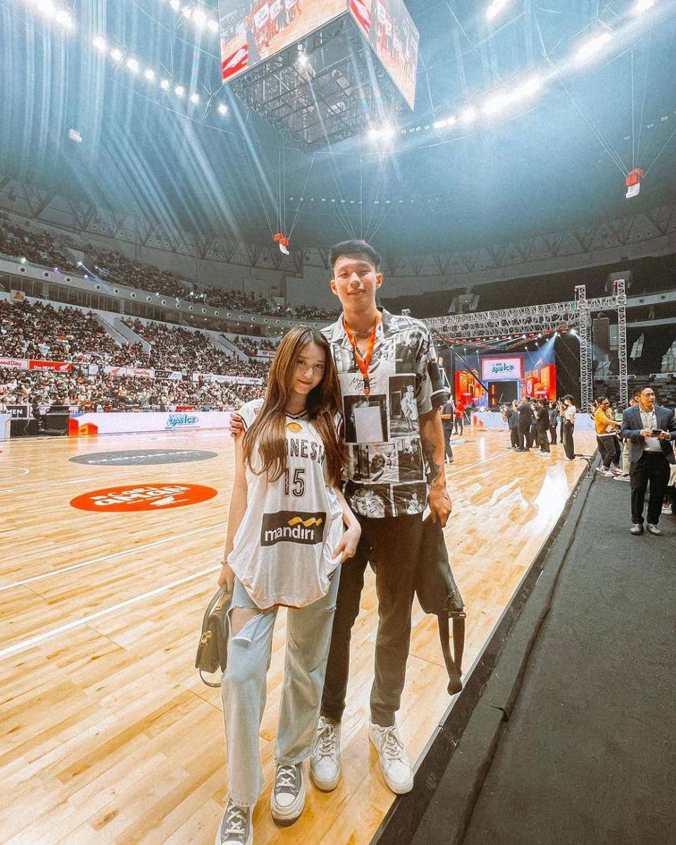 OOTD couple Vior dan Vincent (instagram.com/nitavior)