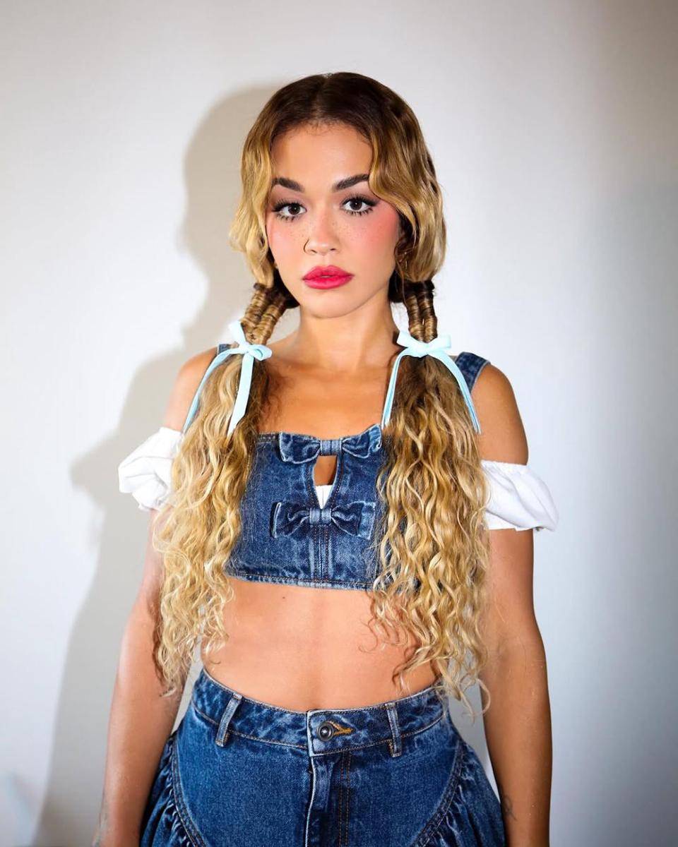 Bombshell makeup ala Rita Ora (instagram.com/ritaora)